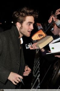 New moon i protagonisti incontrano i fan in inghilterra 076 normal