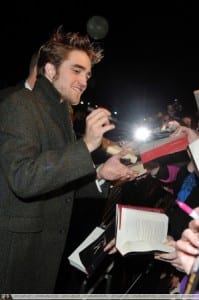 New moon i protagonisti incontrano i fan in inghilterra 076 normal