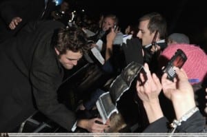 New moon i protagonisti incontrano i fan in inghilterra 076 normal