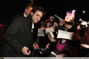 New moon i protagonisti incontrano i fan in inghilterra 076 normal