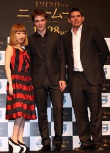 Chris Weitz e Robert Pattison a Tokyo