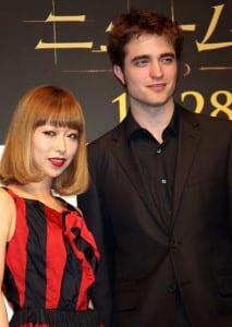 Chris Weitz e Robert Pattison a Tokyo
