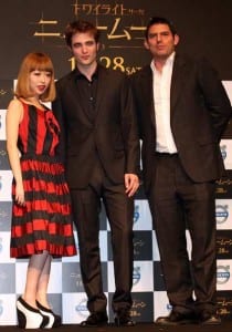Chris Weitz e Robert Pattison a Tokyo