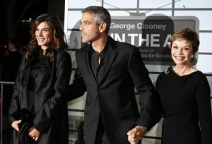 George Clooney presenta la madre ad Elisabetta Canalis