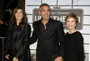 George Clooney presenta la madre ad Elisabetta Canalis