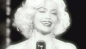 Jennifer Lopez travestita da Marilyn Monroe