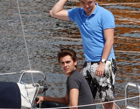 gallery main 100517np1 zac efron sailboat lesson b gr 15