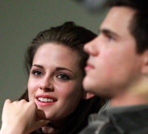 20100617 ROMA ACE CONF STAMPA DEL TERZO EPISODIO TWILIGHT Da sx l'attrice protagonista Kristen Stewart e Taylor Lautner nei panni di un licantropo oggi al cinema Adriano per la proiezione di alcune scene tratte dal terzo episodio di Twilight Roma FABIO CAMPANA