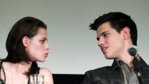 20100617 ROMA ACE CONF STAMPA DEL TERZO EPISODIO TWILIGHT Da sx l'attrice protagonista Kristen Stewart e Taylor Lautner nei panni di un licantropo oggi al cinema Adriano per la proiezione di alcune scene tratte dal terzo episodio di Twilight Roma FABIO CAMPANA