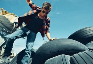 Efron tires hembed