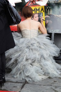 Emma Watson firma un autografo