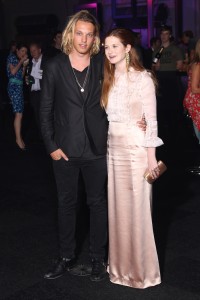 Jamie Campbell Bower e Bonnie Wright