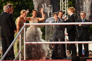 Emma Watson sul palco con il cast di Harry Potter