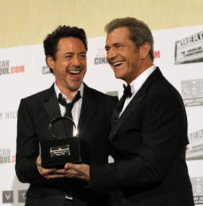 174427 actor mel gibson r presents actor robert downey jr with the 25th ameri111015083919