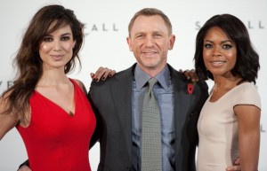 Bèrènice Marlohe, Daniel Craig e Naomie Harris