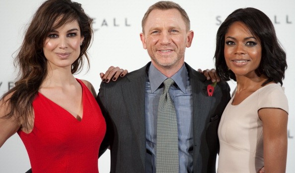 Bèrènice Marlohe, Daniel Craig e Naomie Harris