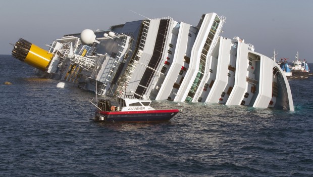 costa concordia naufragio infophoto