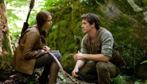 the hunger games jennifer lawrence liam hemsworth foto dal film 01 mid