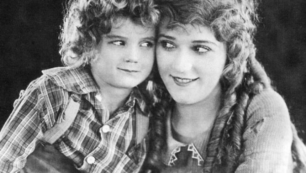 Micky Moore e Mary Pickford in Pollyanna 1920