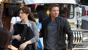 the bourne legacy jeremy renner e rachel weisz in una scena del film 246147