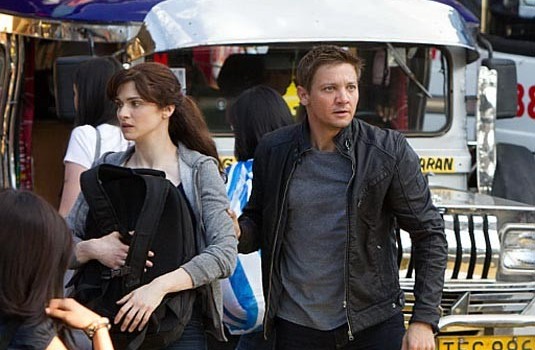 the bourne legacy jeremy renner e rachel weisz in una scena del film 246147