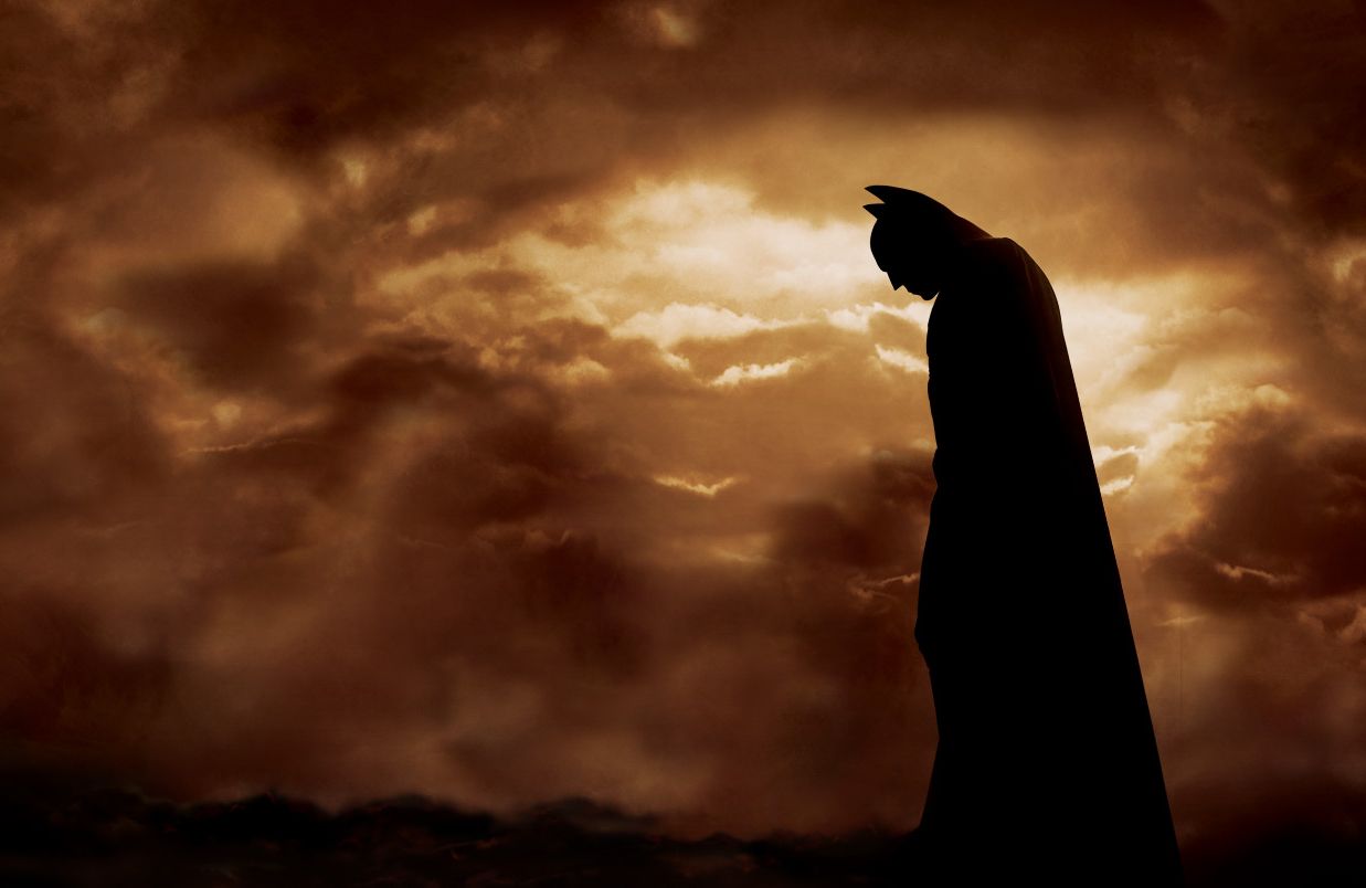 Batman начало. Бэтмен начало 2005. Batman begins 2005 poster. Кристофер Нолан Бэтмен начало.