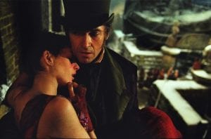 Anne Hathaway e Hugh Jackman in una scena de Les Misérables