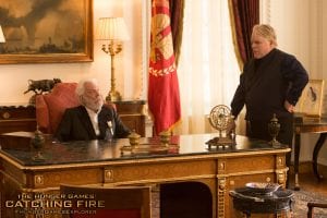 Donald Sutherland e Philip Seymour Hoffman in un'immagine de La ragazza di fuoco