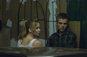 Jennifer Lawrence e Max Thieriot in una scena di Hates - House at the End of the Street