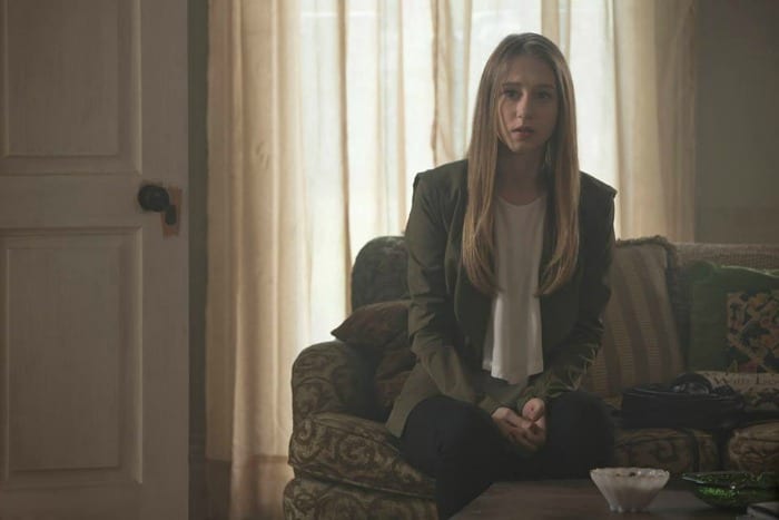 Zoe (Taissa Farmiga)