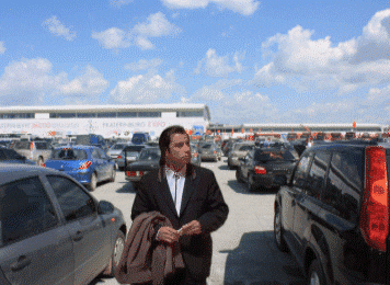 Confused Travolta_parcheggio