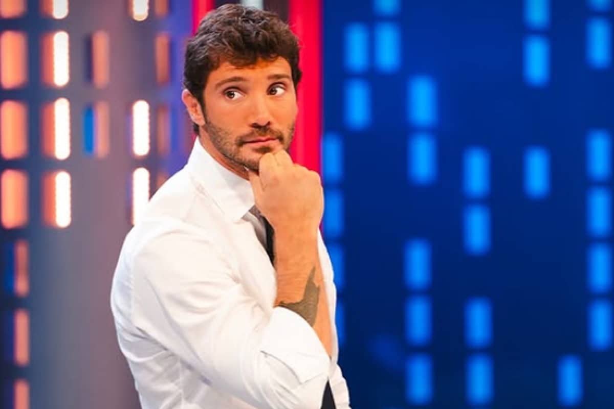 affari tuoi stefano de martino salta tutto