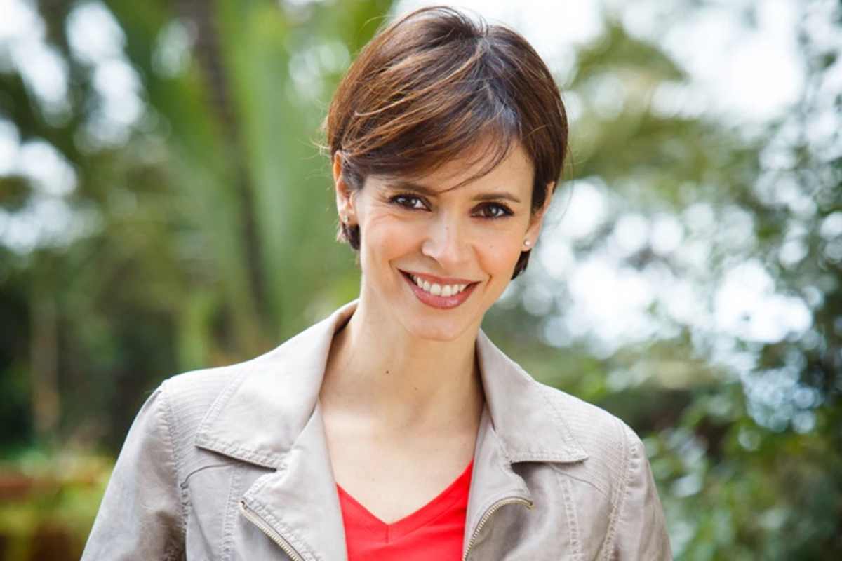 Elena cede alle avances?