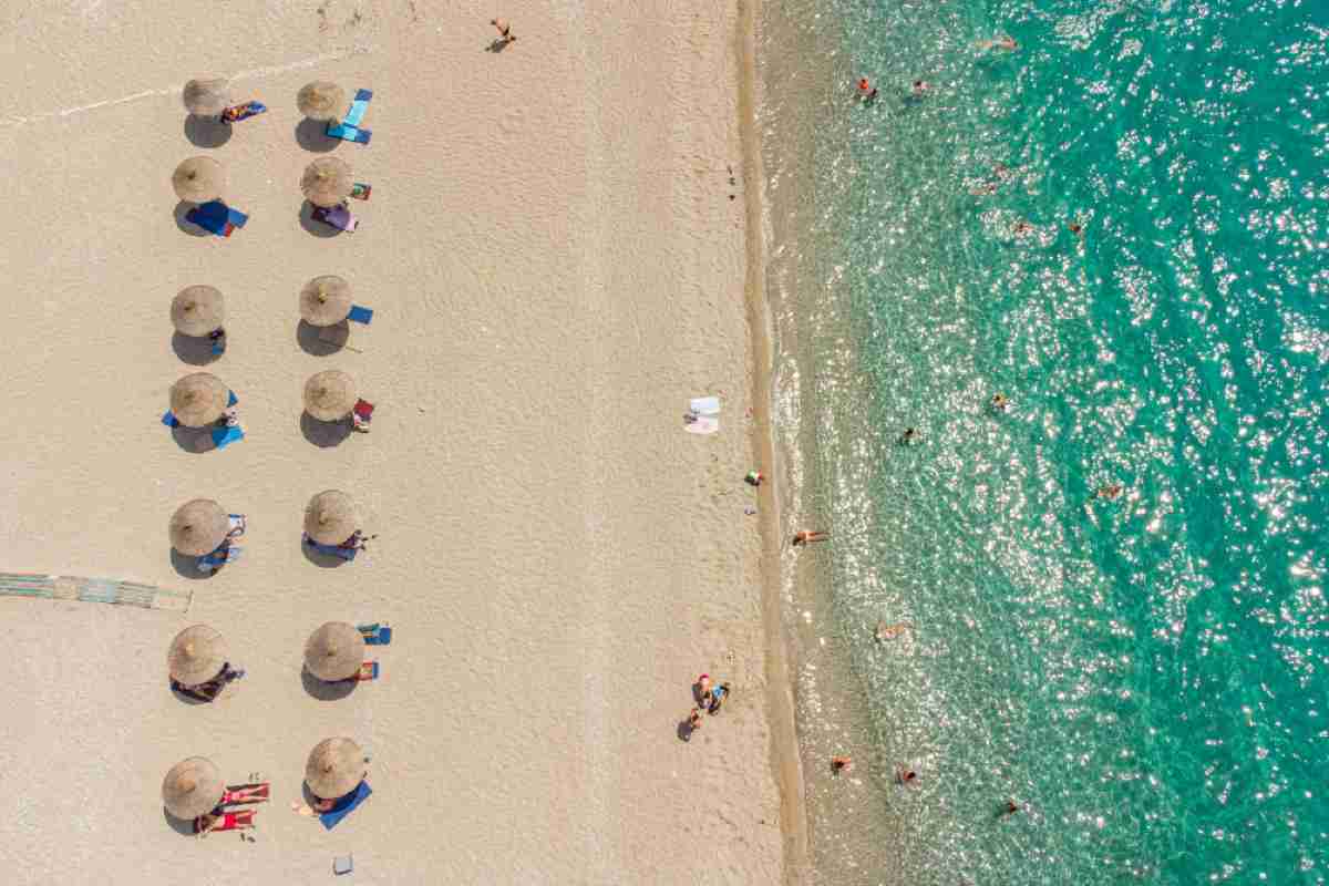 Spiaggia lettini