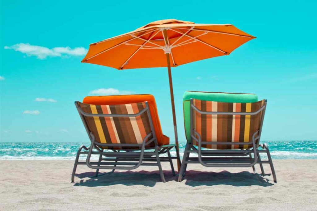 Spiaggia lettini