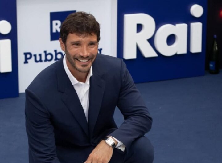 stefano de martino annuncio striscia la notizia