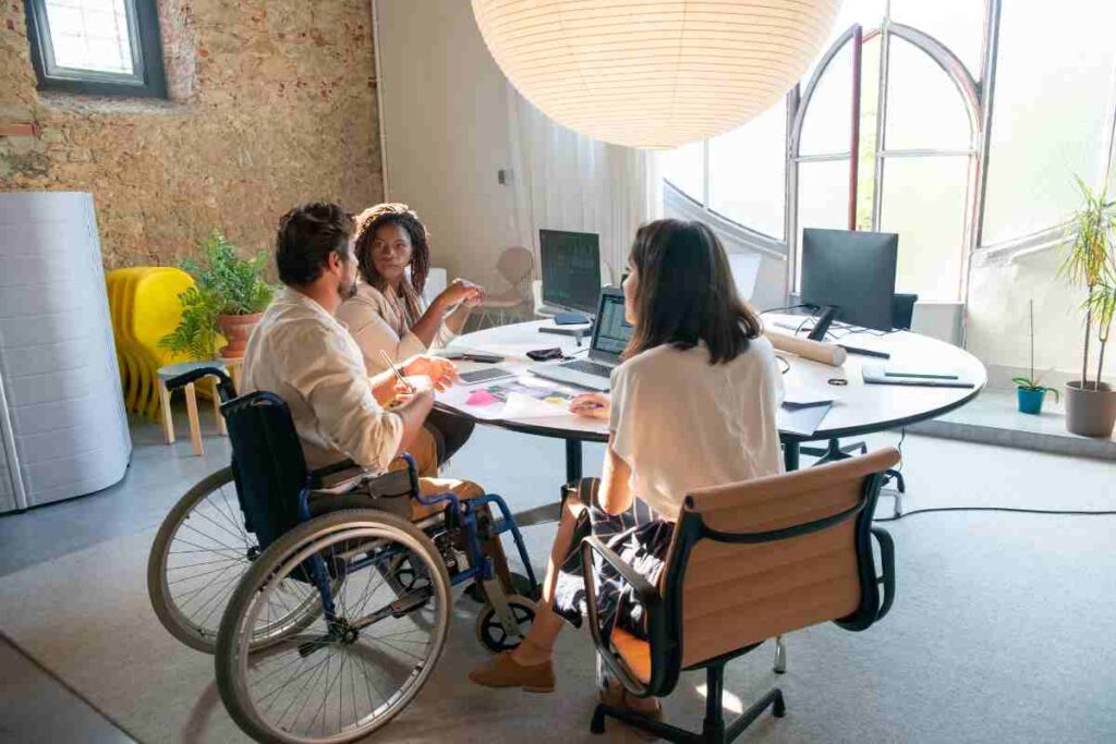 Bonus disabili 2025:, pioggia di agevolazioni per i titolari della 104