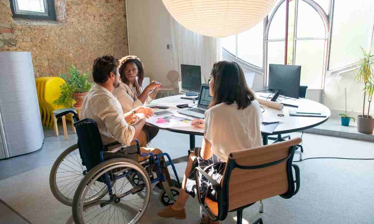 Bonus disabili 2025:, pioggia di agevolazioni per i titolari della 104