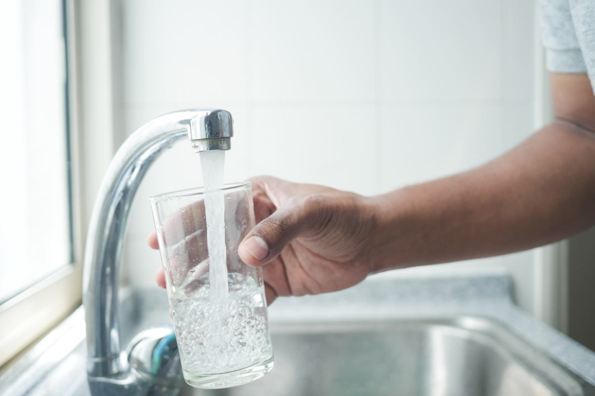 Lavandino acqua bicchiere