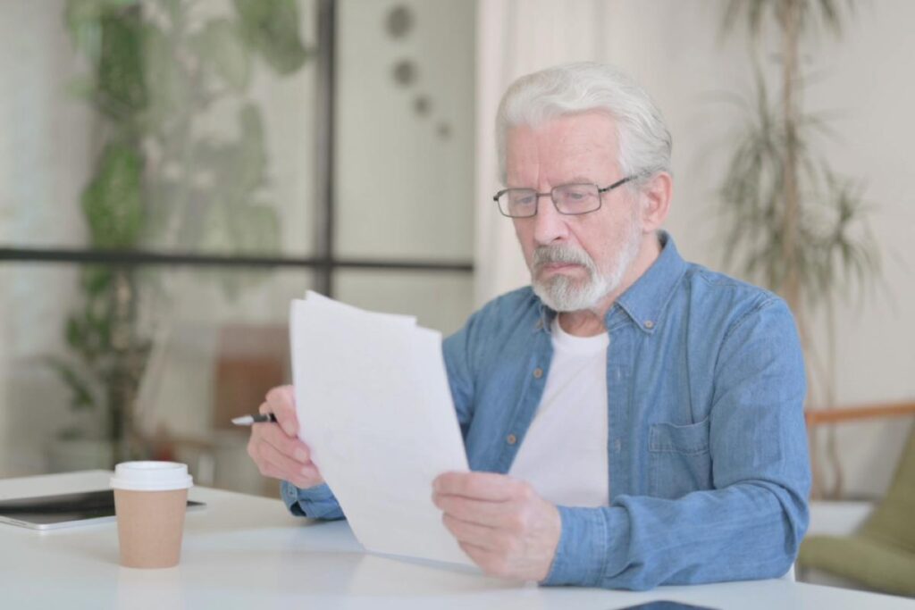 Uomo anziano documento
