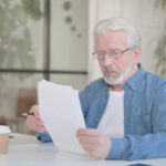 Uomo anziano documento