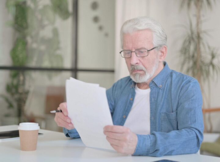Uomo anziano documento