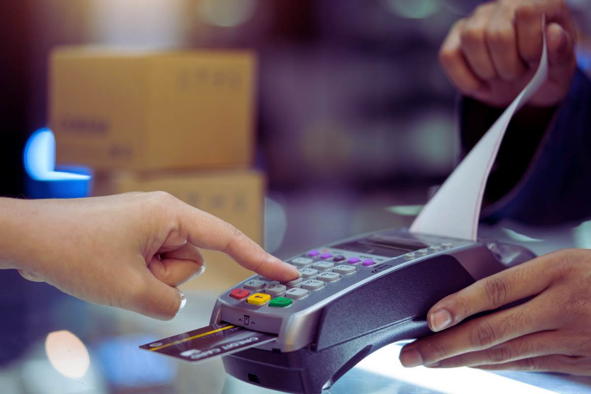 Paghi al bancomat? Se non fai così, i tuoi soldi sono a rischio
