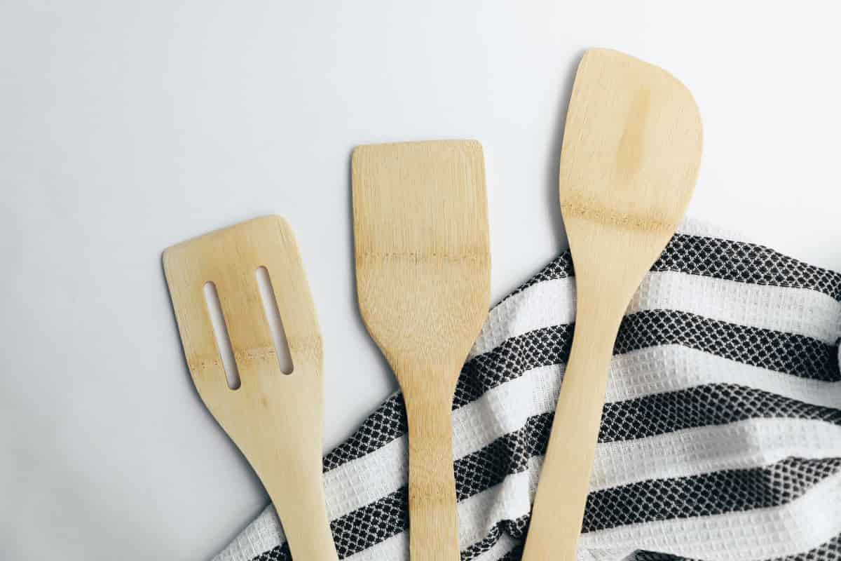 come pulire gli utensili da cucina