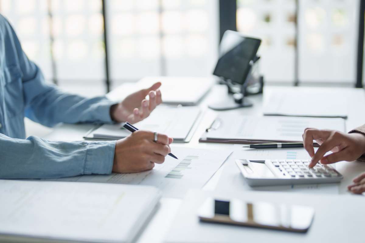 documenti scrivania INPS: arrivano 5 anni di contributi gratis