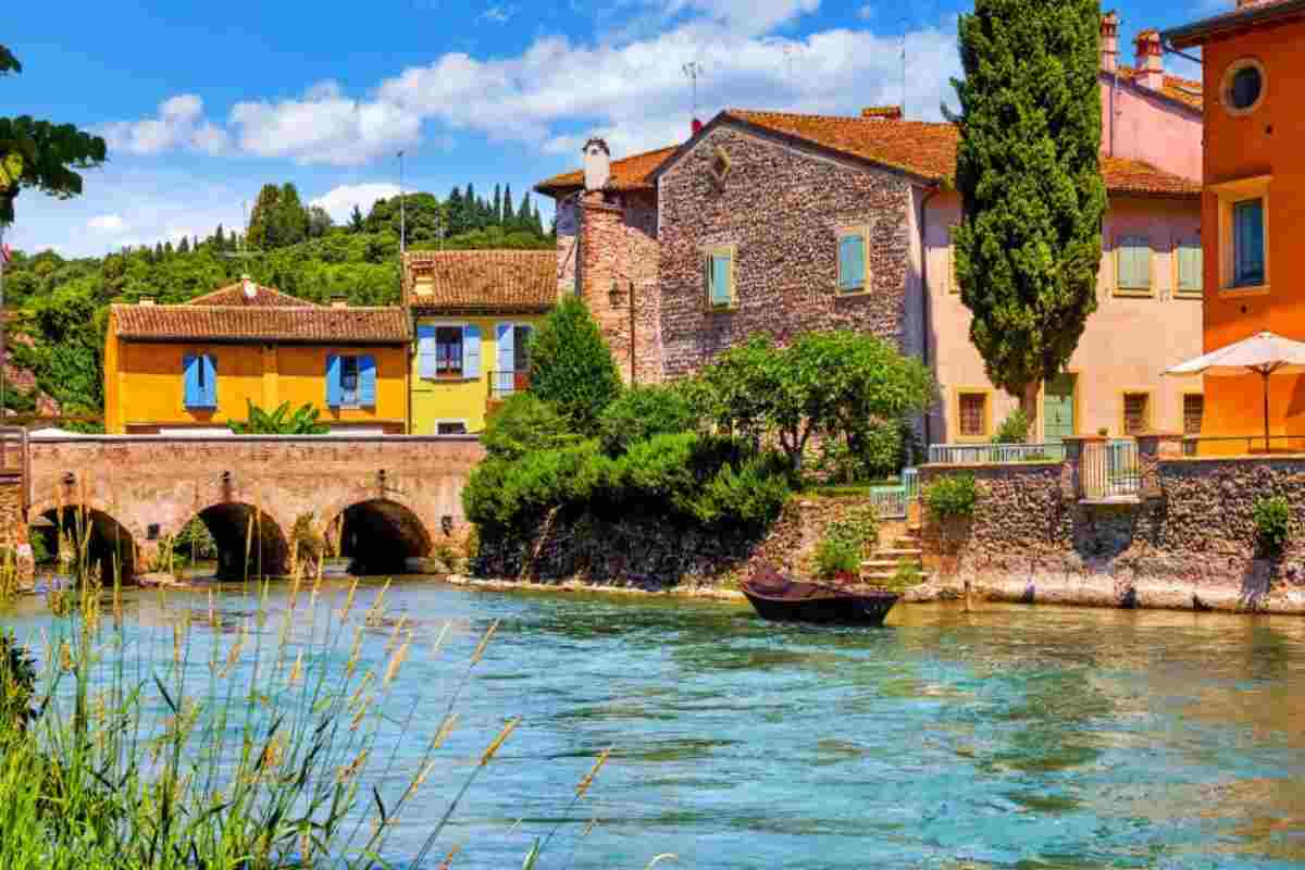 Borgo sul fiume