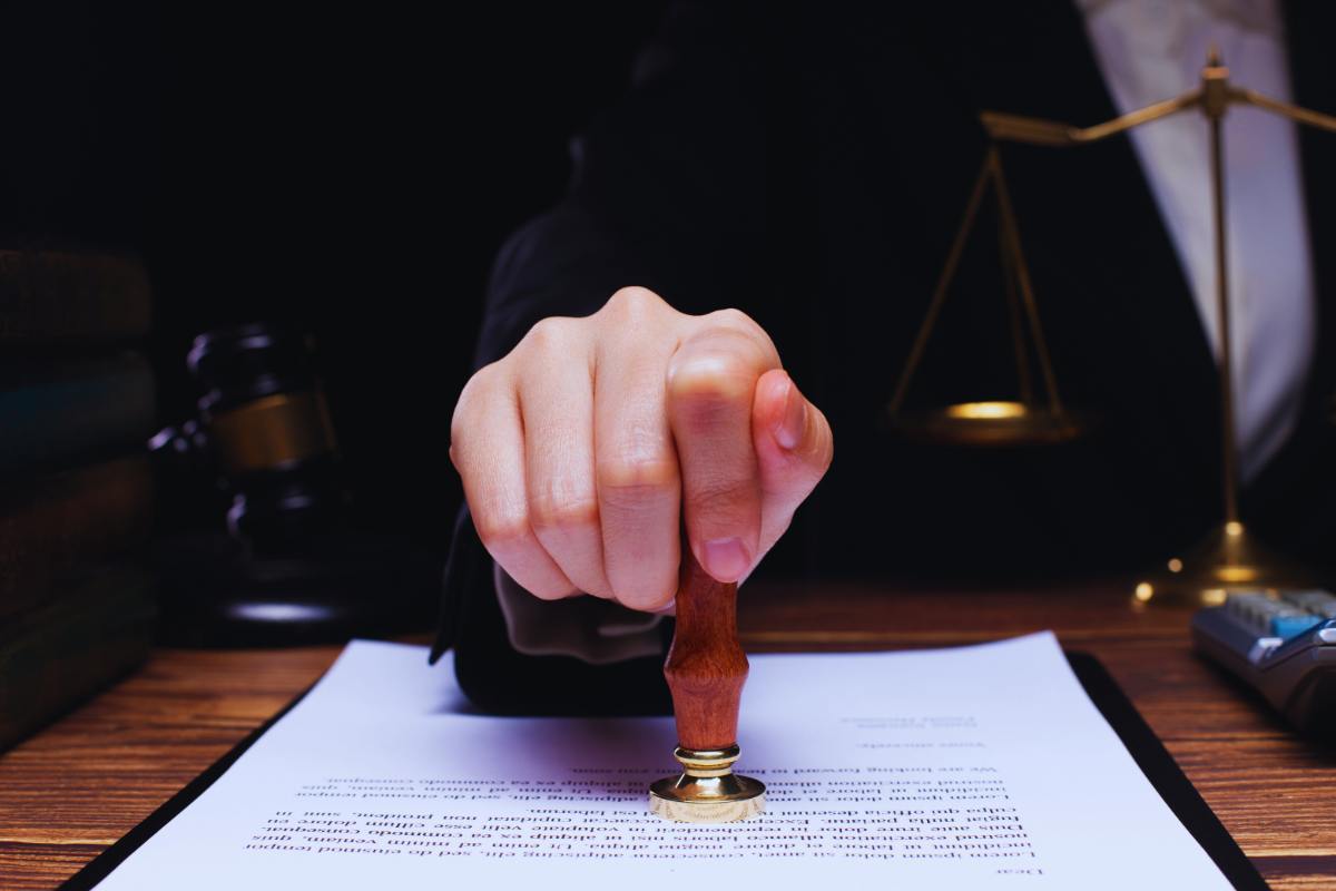 Eredità, come accettarla senza rispondere dei debiti