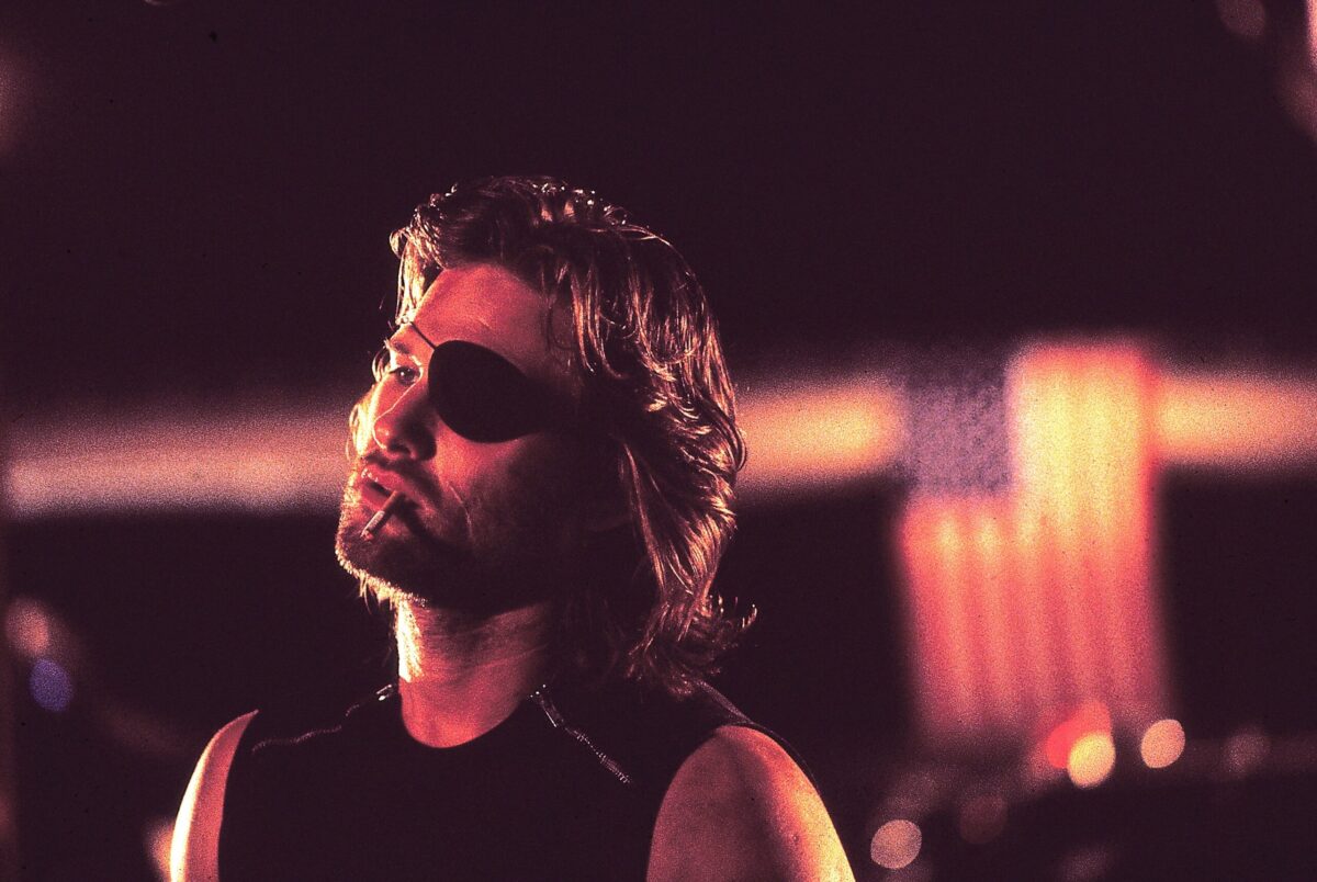 Kurt Russell in Fuga da New York interpreta Snake Plissken un mercenario che cerca di comprarsi la libertà